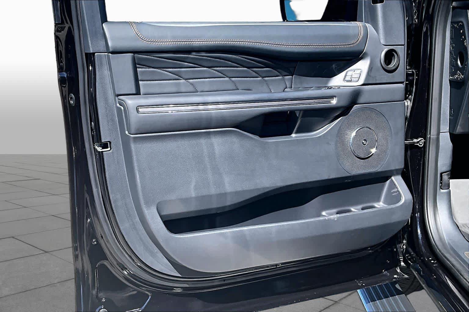 Used 2024 Ford Expedition Platinum RWD image 26