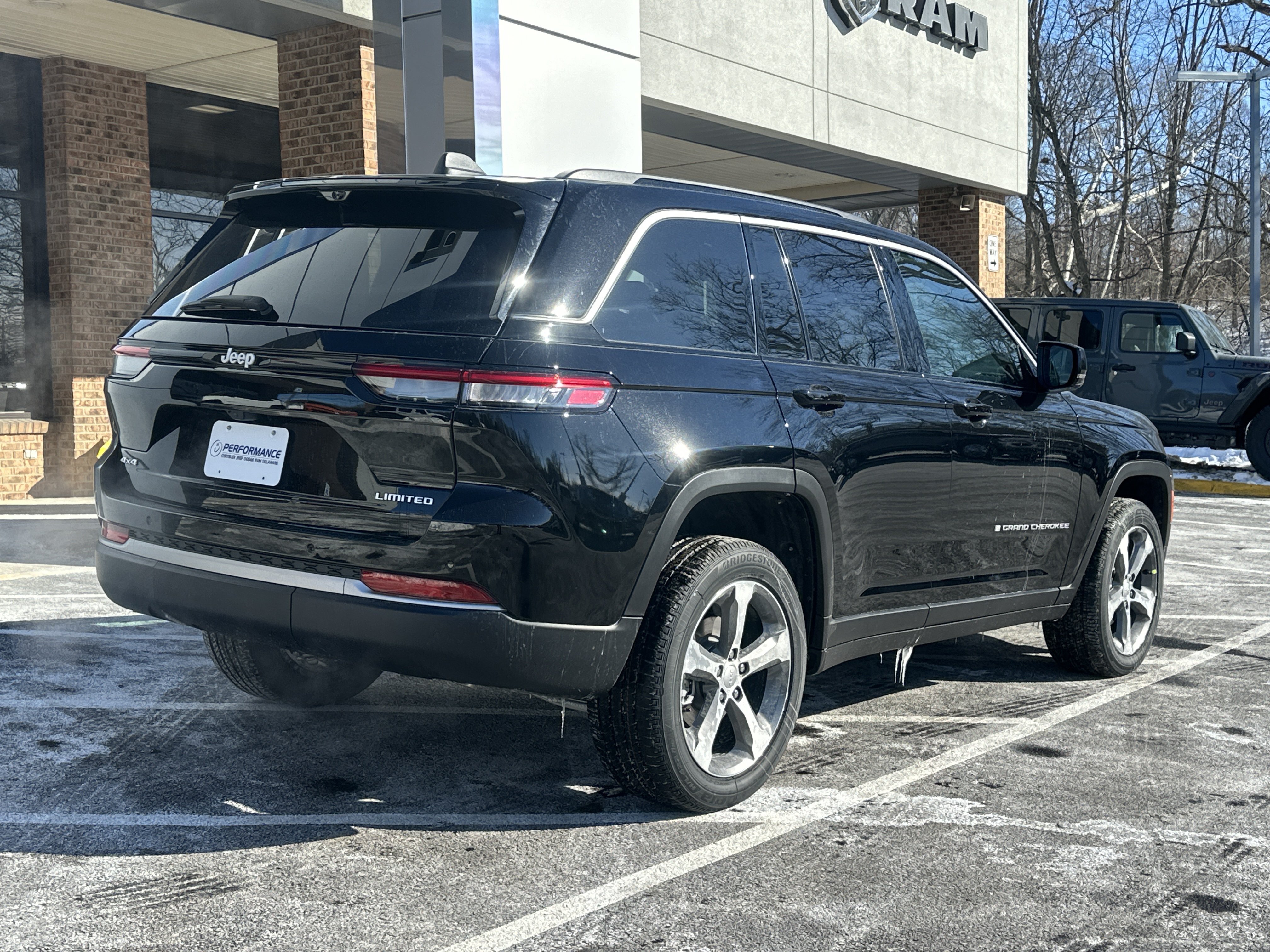 New 2026 Jeep Grand Cherokee Limited w/ Luxury Tech Group II AWD/4WD image 17