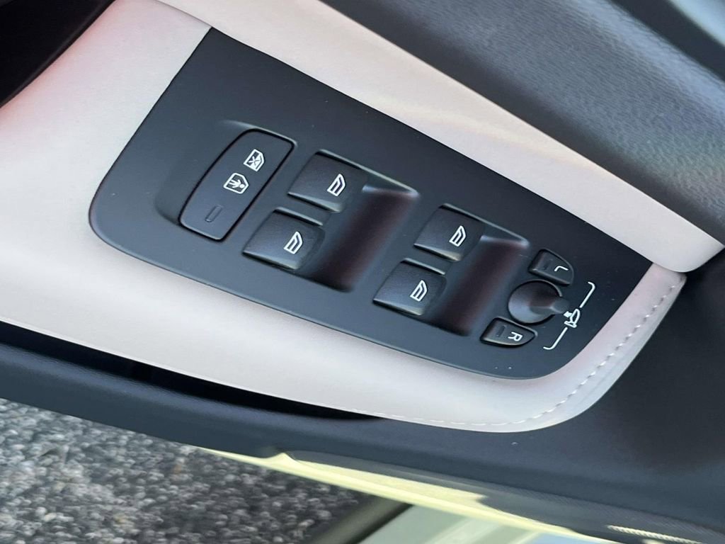 New 2026 Volvo XC60 B5 Plus w/ Protection Package Premier image 21
