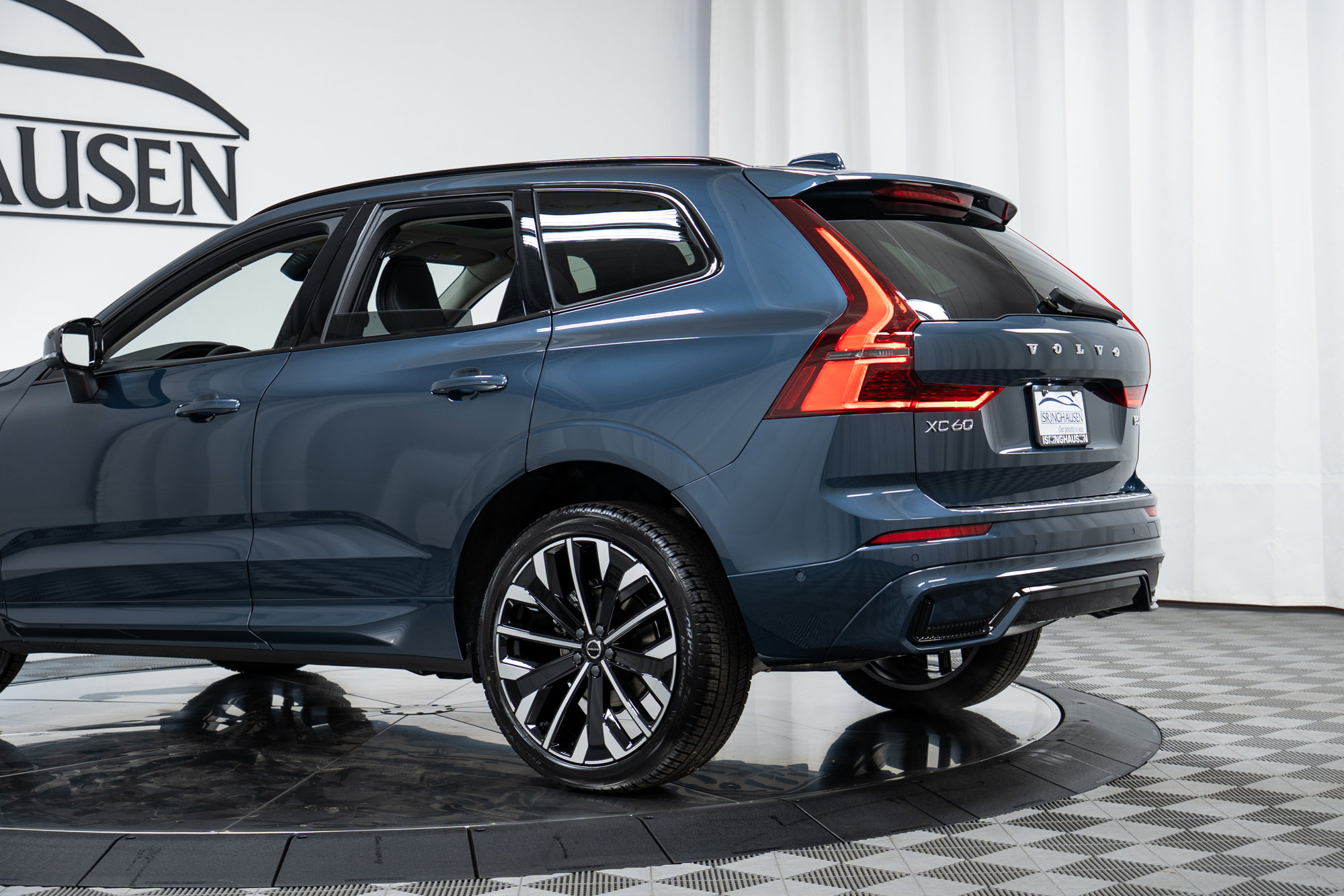 New 2026 Volvo XC60 B5 Ultra w/ Climate Package image 29