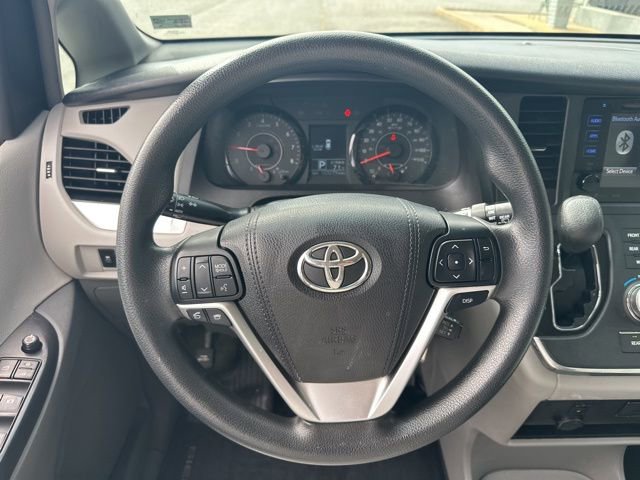 Used 2017 Toyota Sienna LE image 22