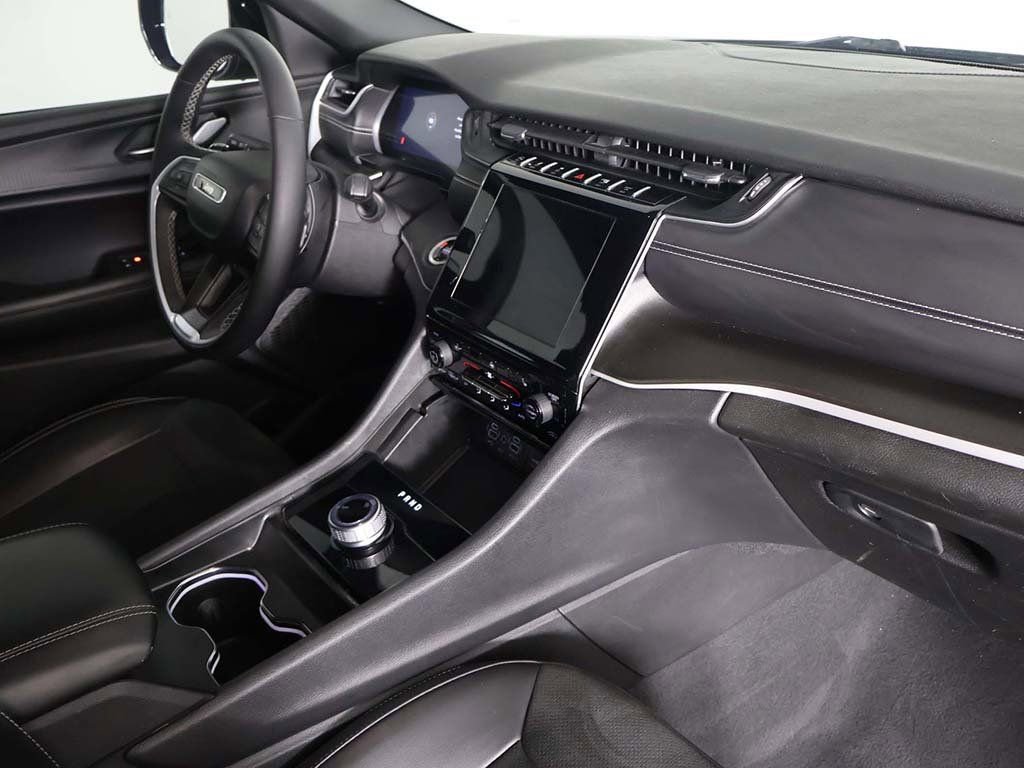 Used 2024 Jeep Grand Cherokee L Laredo image 29