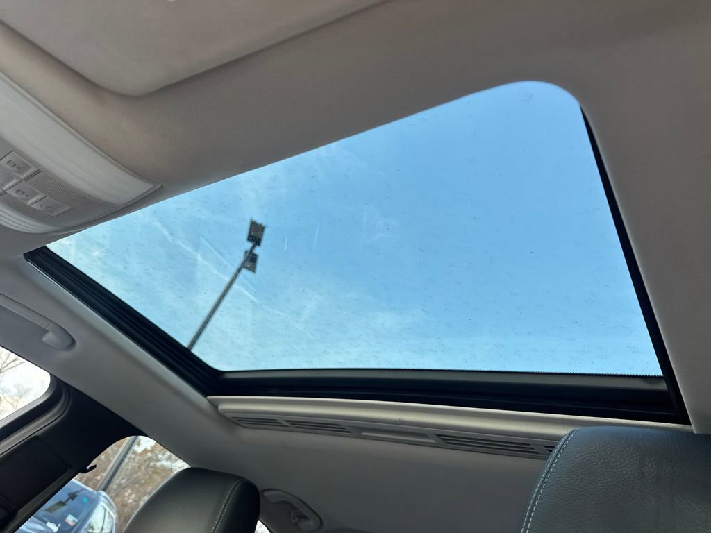 Used 2014 Mercedes-Benz E 350 Sedan image 32