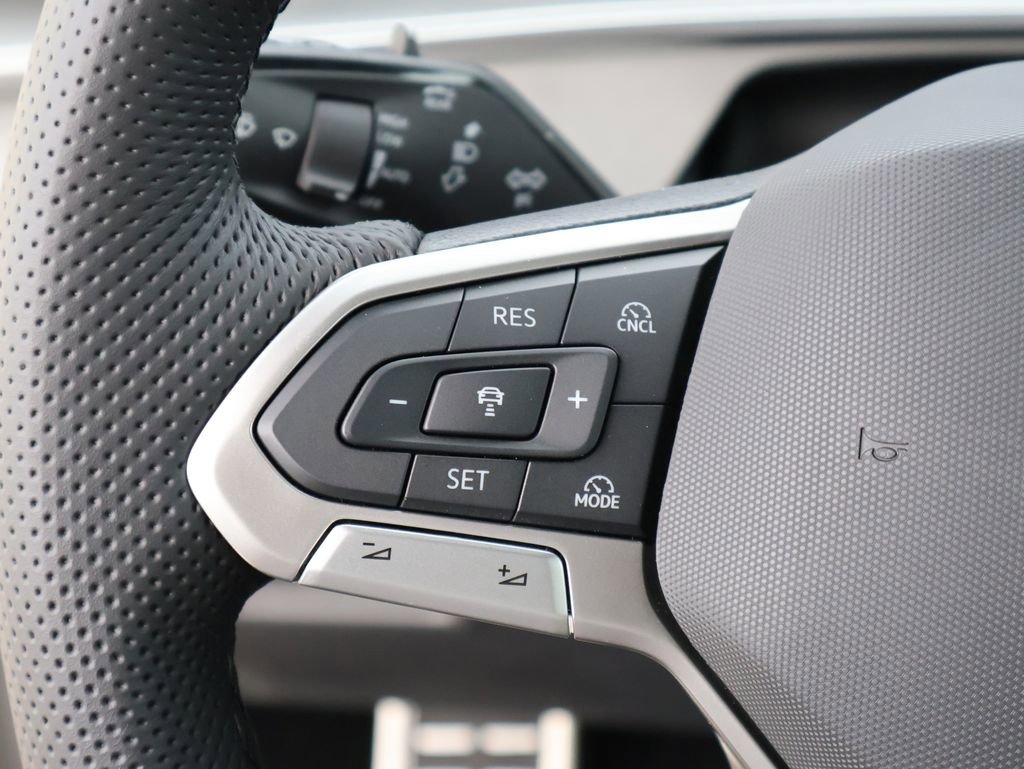 New 2026 Volkswagen Tiguan SE R-Line image 34