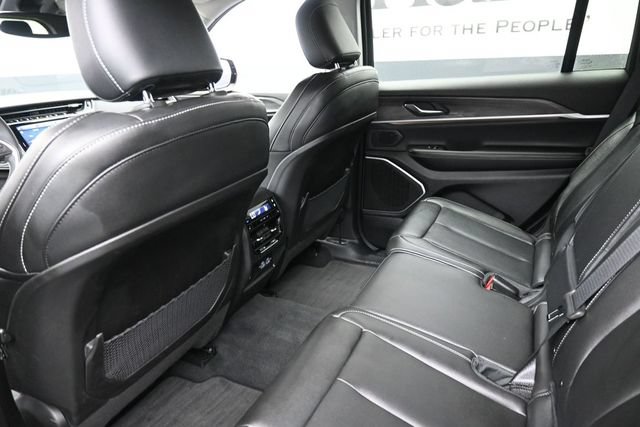 Used 2024 Jeep Grand Cherokee L Limited w/ Black Appearance Package AWD/4WD image 24
