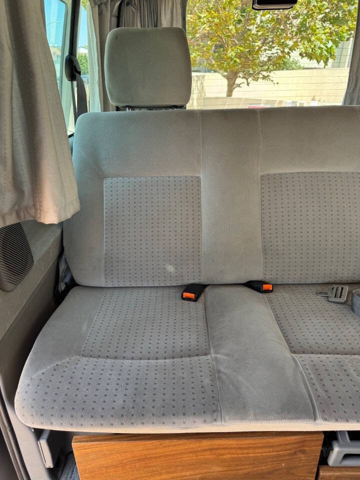 Used 2002 Volkswagen Eurovan MV FWD image 11