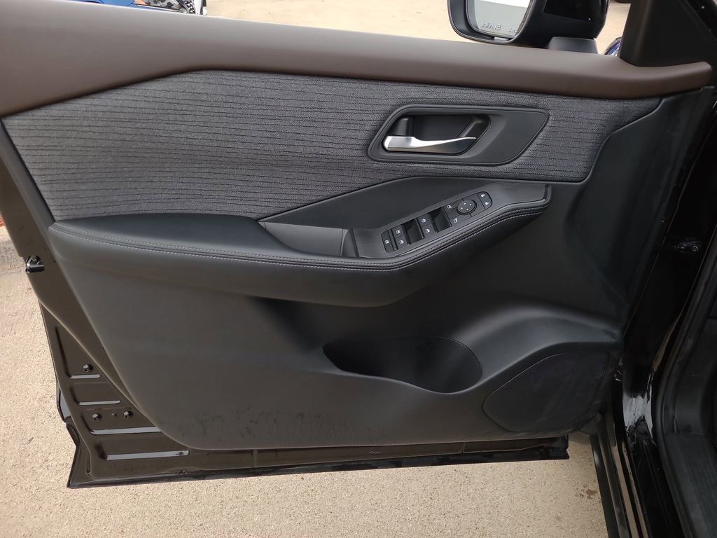 Certified 2023 Nissan Rogue SV FWD image 18