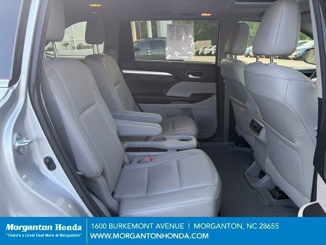 Used 2017 Toyota Highlander XLE w/ Carpet Mat Package AWD/4WD image 41