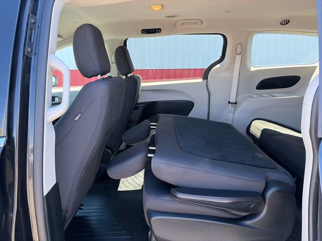 Used 2019 Chrysler Pacifica L FWD image 37