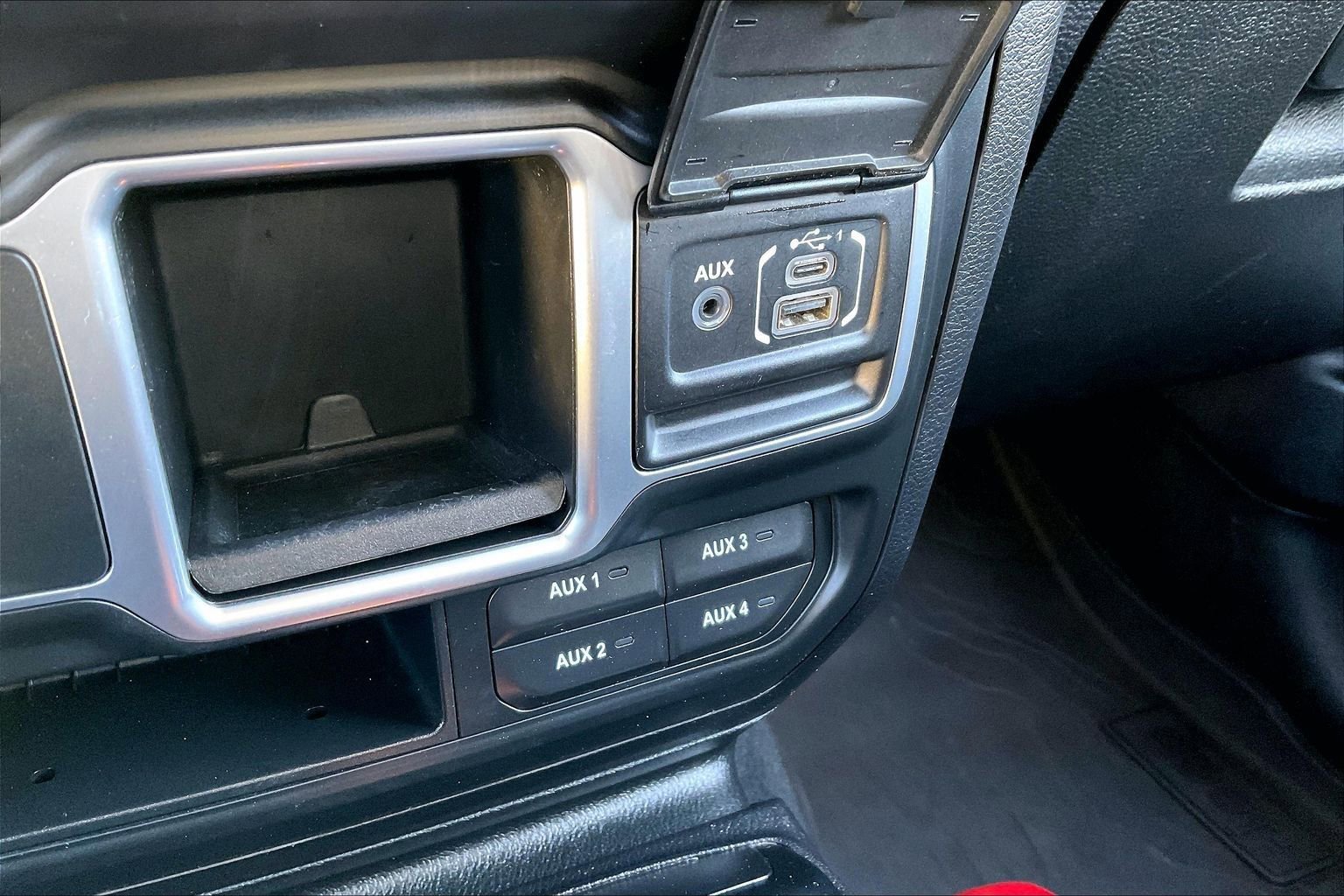 Used 2018 Jeep Wrangler Unlimited Sport image 25