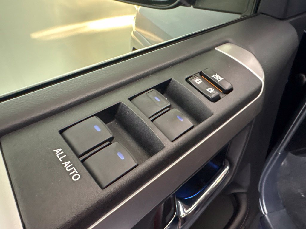 Used 2018 Toyota 4Runner Limited AWD/4WD image 19