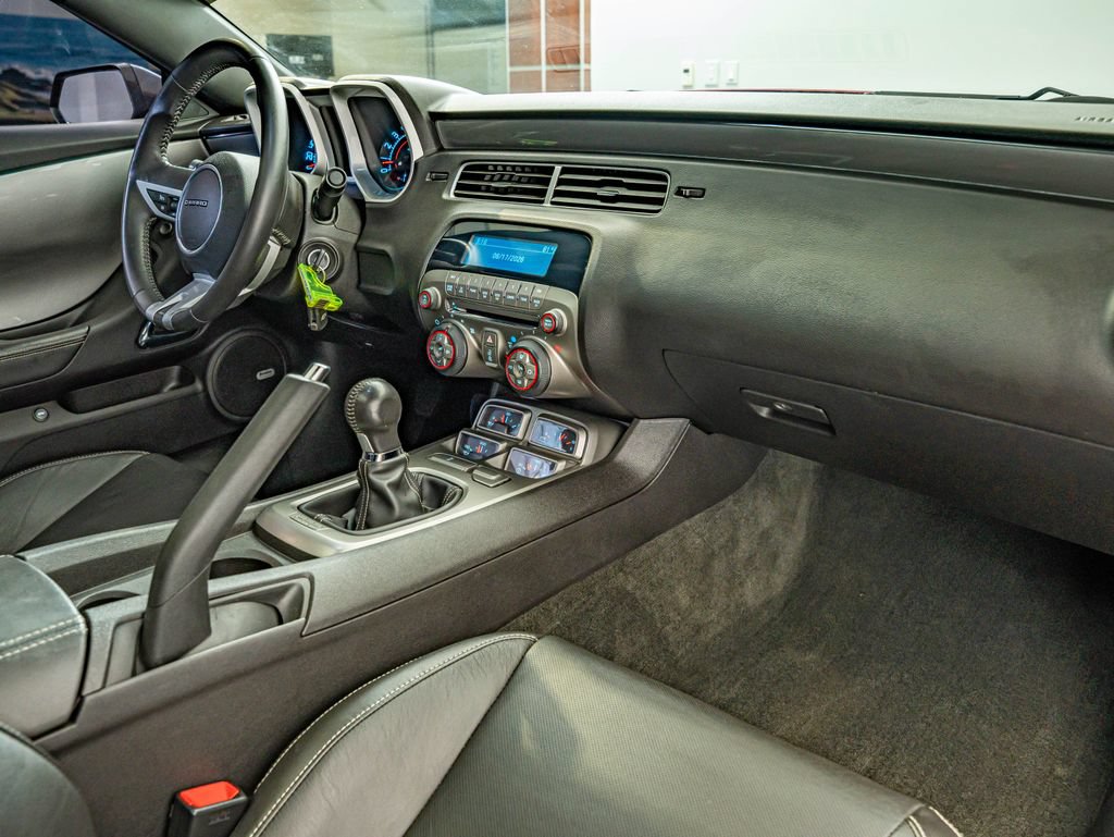 Used 2010 Chevrolet Camaro SS RWD image 38
