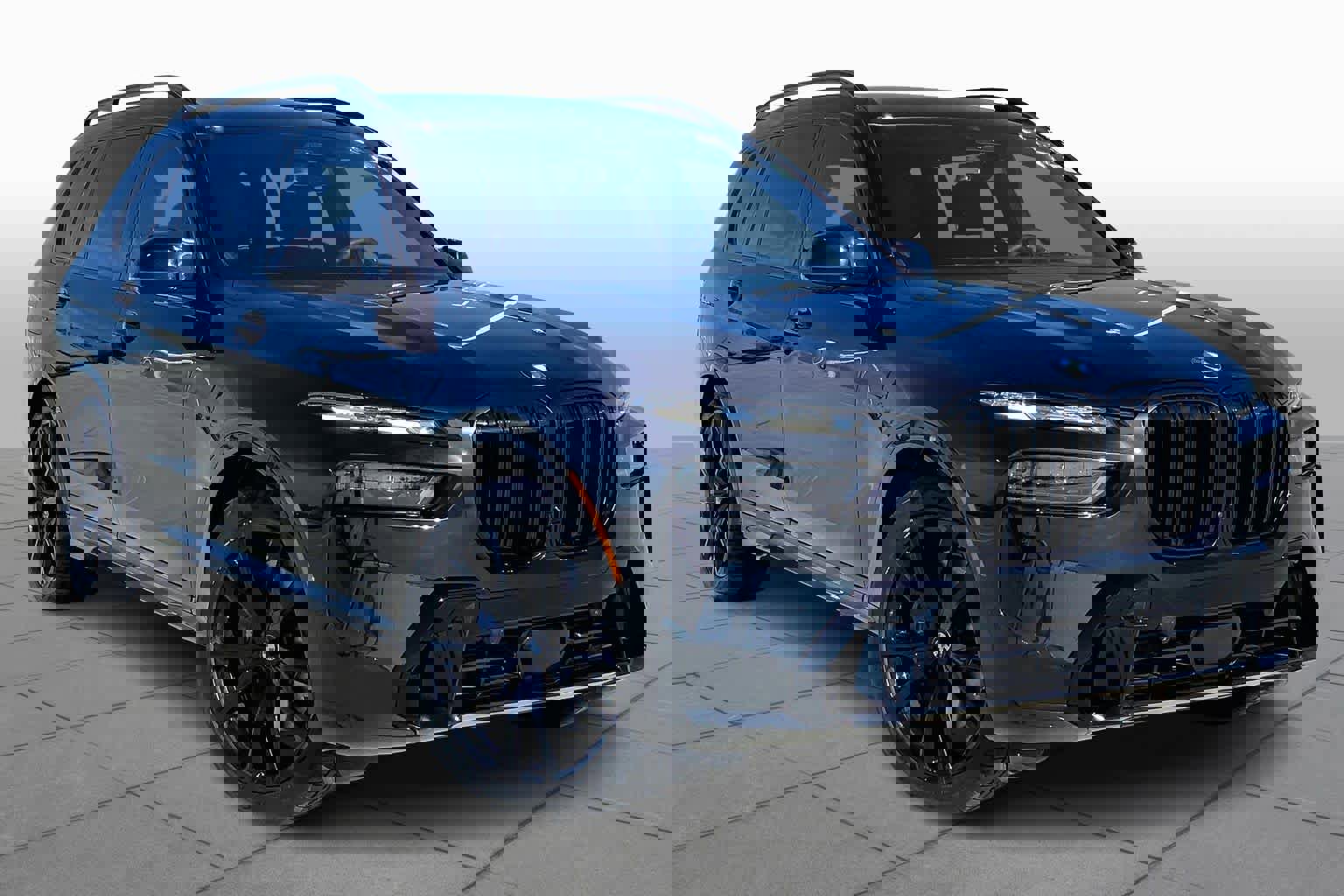 Used 2024 BMW X7 xDrive40i w/ M Sport Package image 2