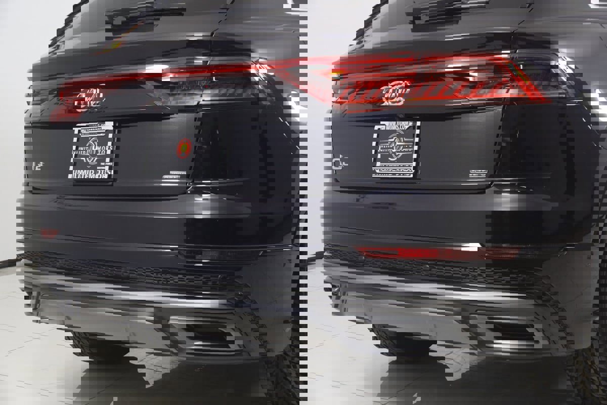 Used 2021 Audi Q8 Prestige w/ Prestige Package image 45