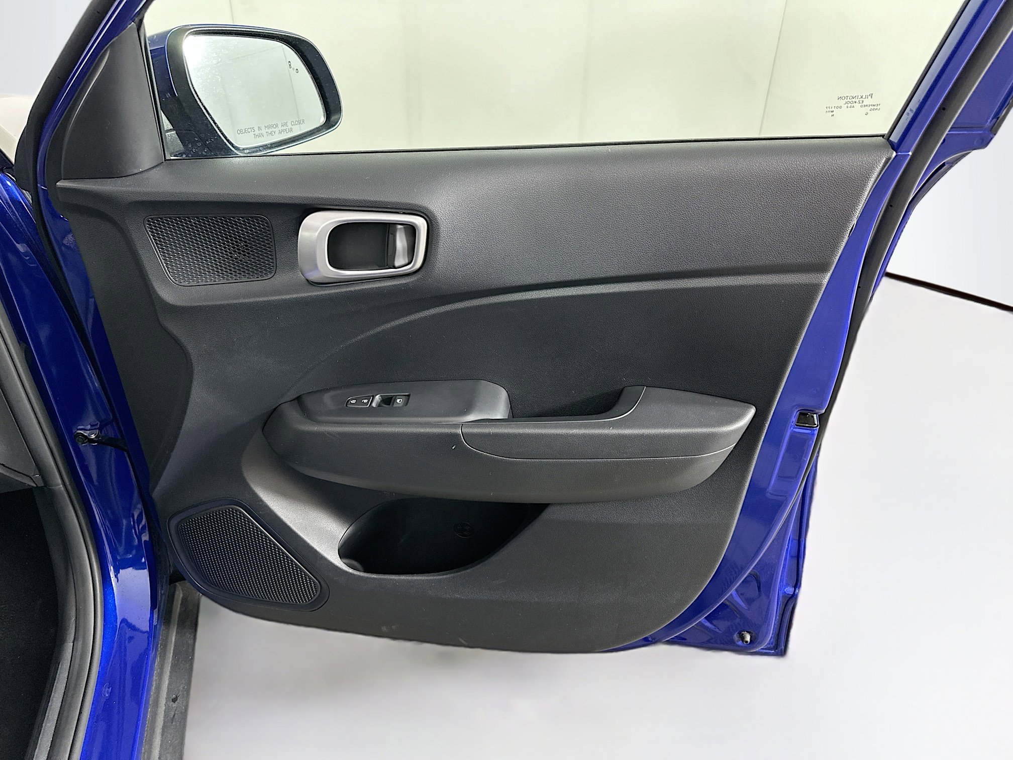 Used 2025 Hyundai Venue SEL image 31