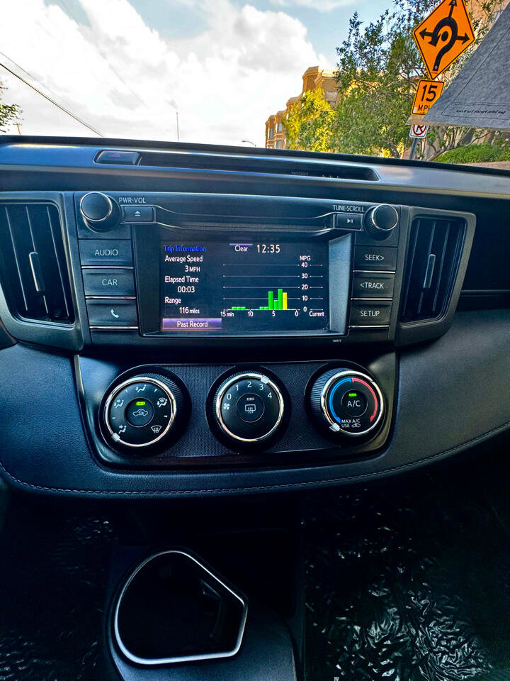 Used 2018 Toyota RAV4 LE w/ Carpet Mat Package image 14