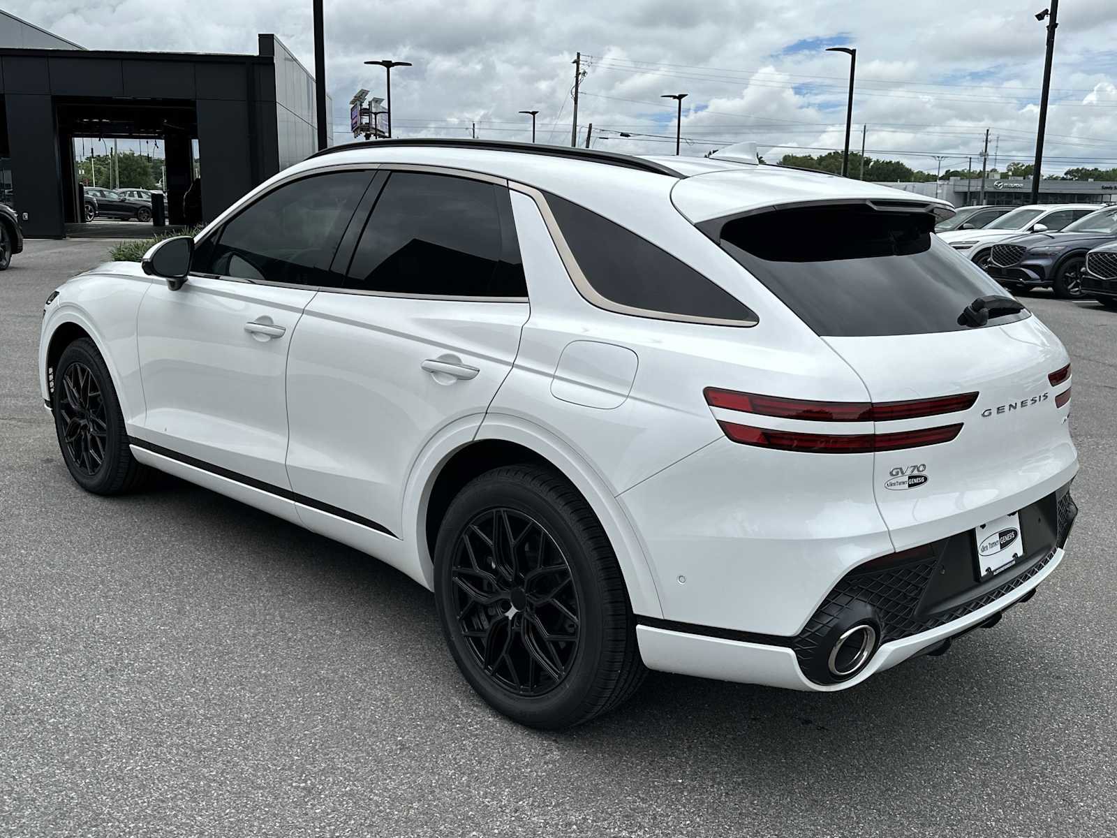 Used 2022 Genesis GV70 3.5T Sport w/ Sport Advanced Package AWD/4WD image 5