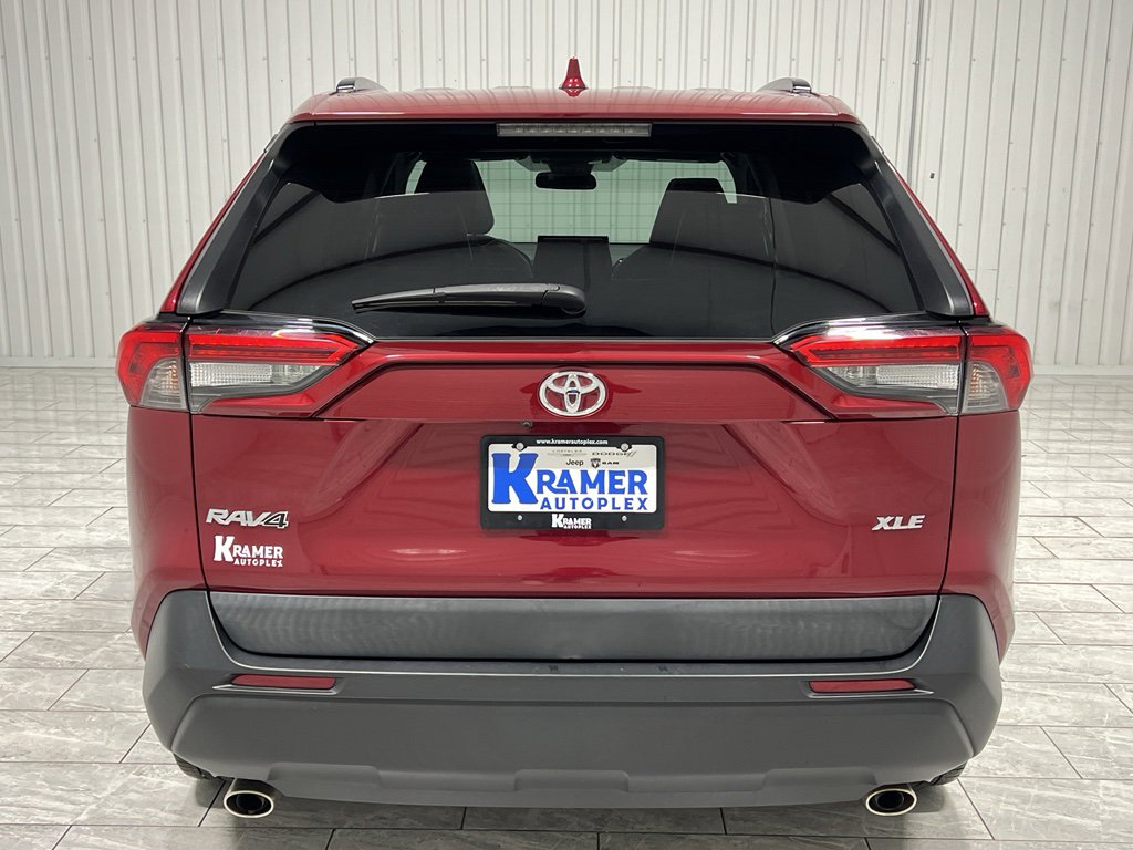 Used 2020 Toyota RAV4 XLE Premium image 4