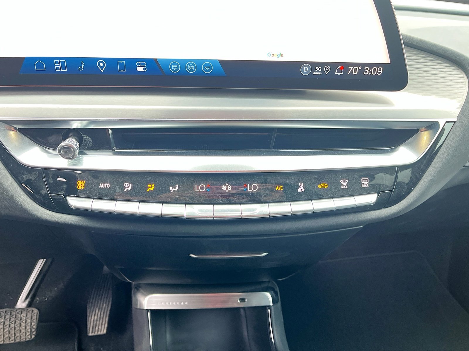 Used 2025 Cadillac Lyriq Sport AWD/4WD image 16