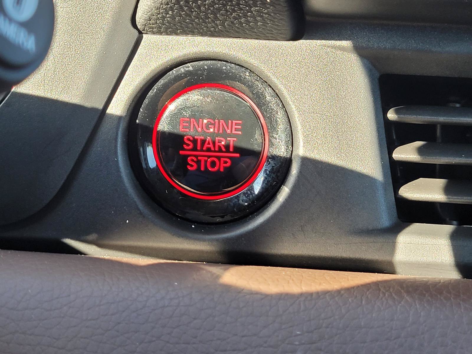 Used 2025 Honda Pilot Elite image 29
