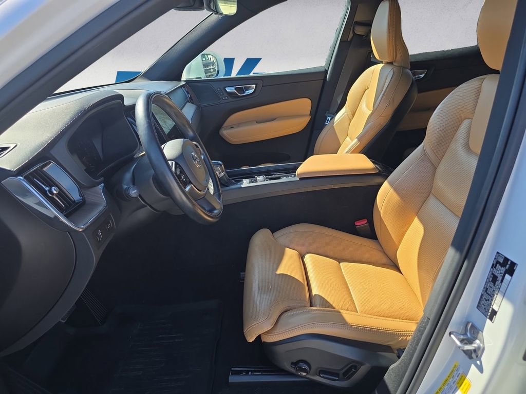 Used 2021 Volvo XC60 T5 Inscription w/ Protection Package Premier image 9