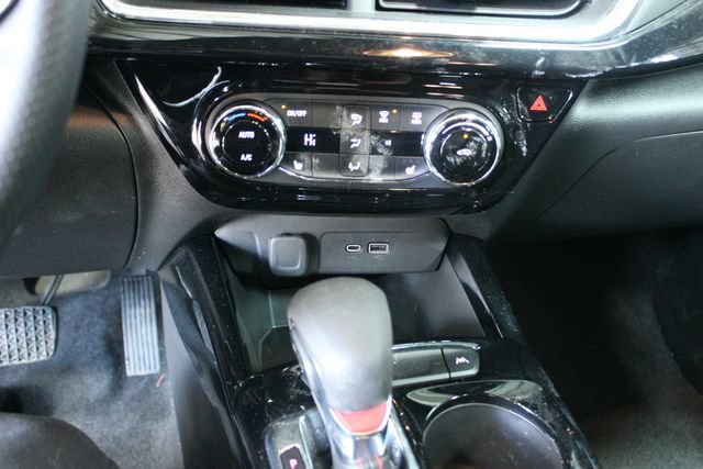 Used 2025 Chevrolet Trax RS FWD image 19