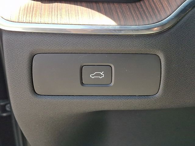 Used 2023 Volvo XC60 B5 Plus image 29