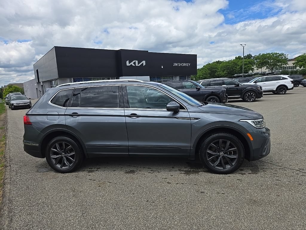 Used 2022 Volkswagen Tiguan SE AWD/4WD image 2