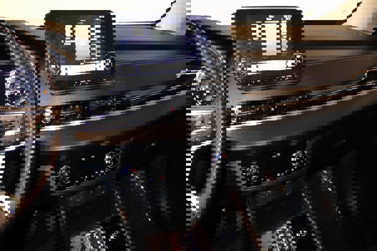 Used 2024 Mitsubishi Outlander 4WD Plug-In Hybrid image 47