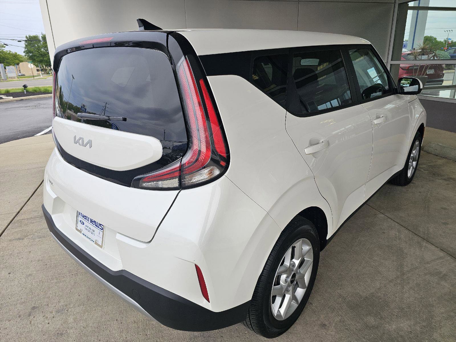 Used 2025 Kia Soul LX w/ LX Technology Package FWD image 5