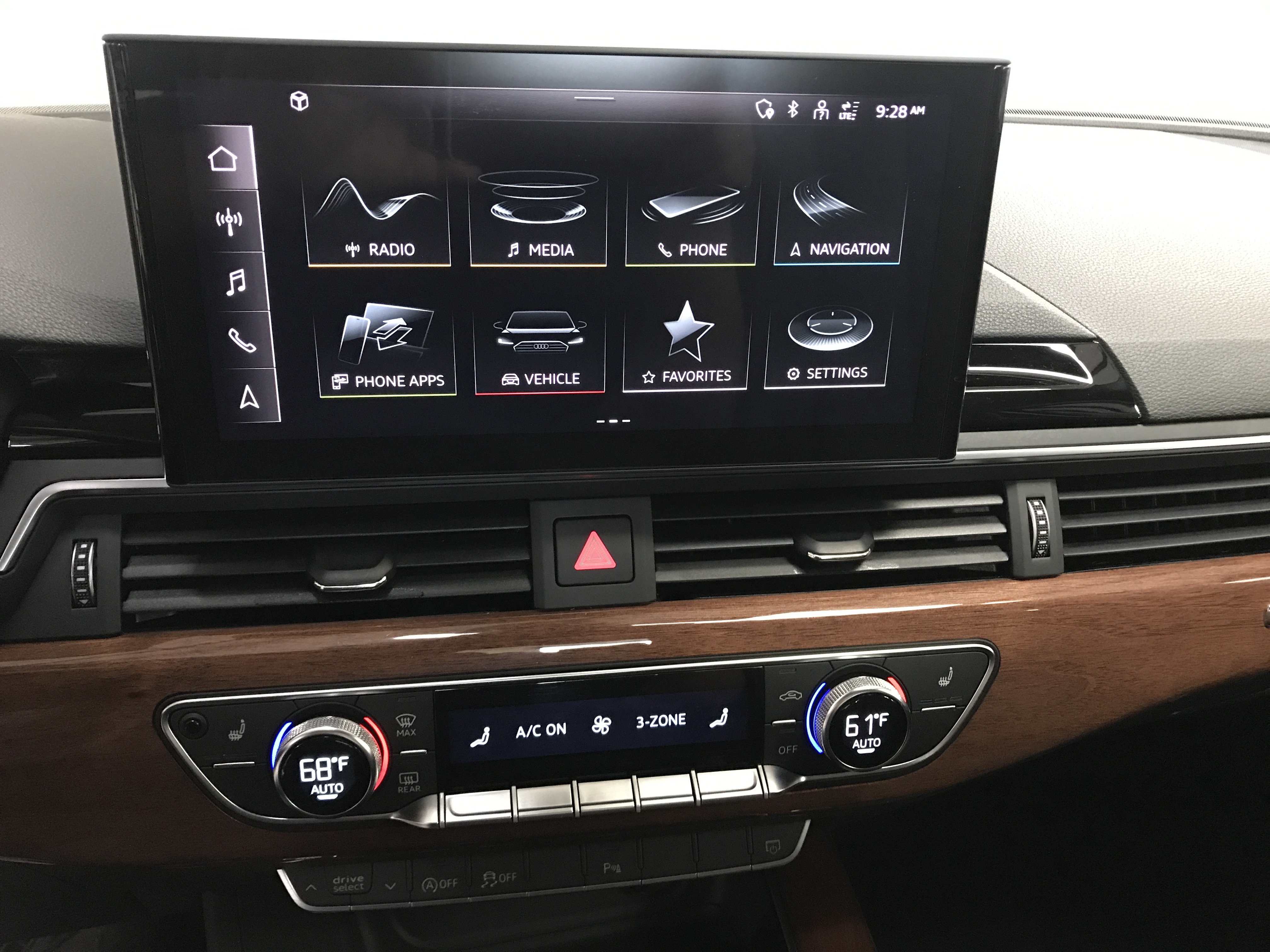 Used 2023 Audi A4 2.0T Premium w/ Convenience Package AWD/4WD image 16