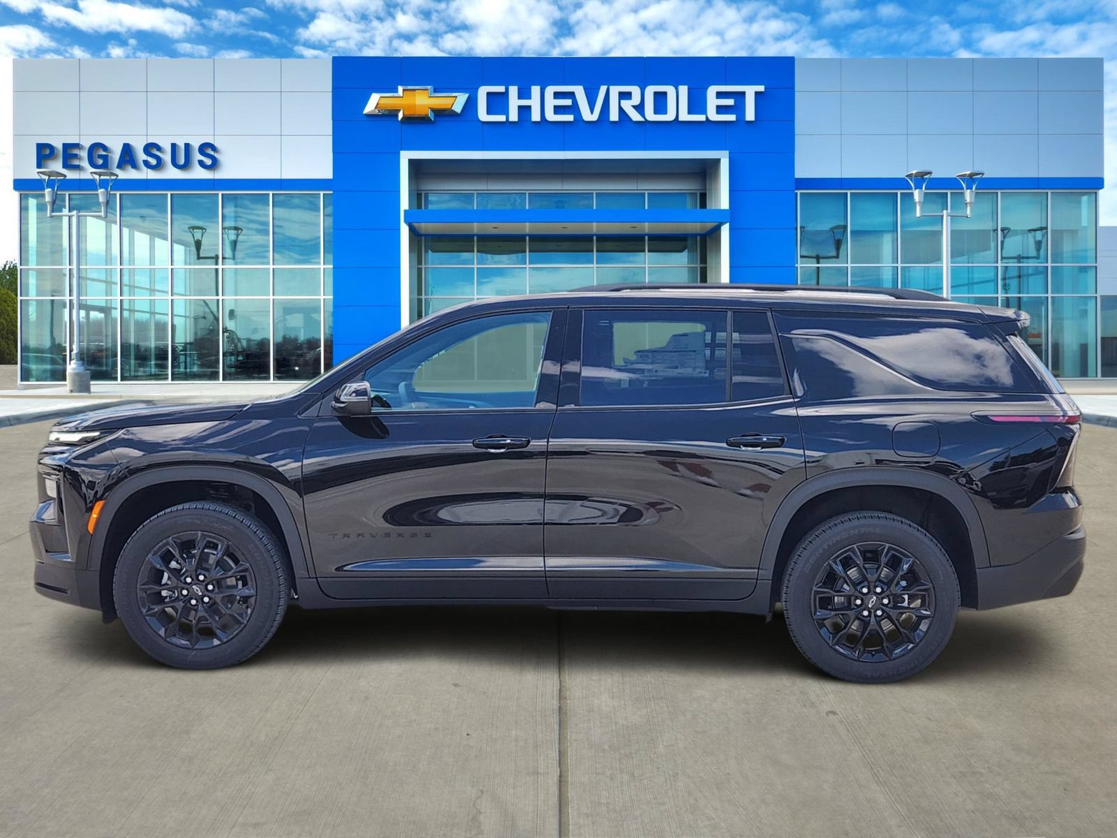 New 2026 Chevrolet Traverse LT w/ Midnight/Sport Edition FWD image 3
