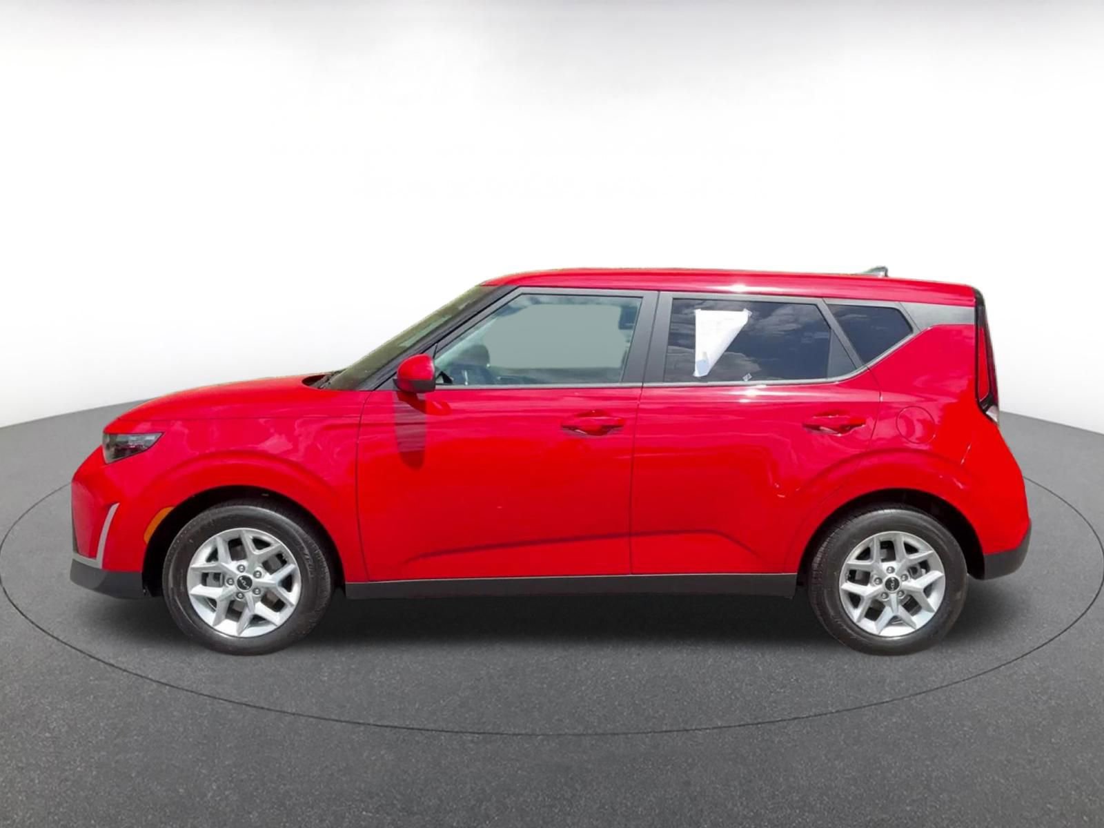 Used 2025 Kia Soul LX w/ LX Technology Package FWD image 10