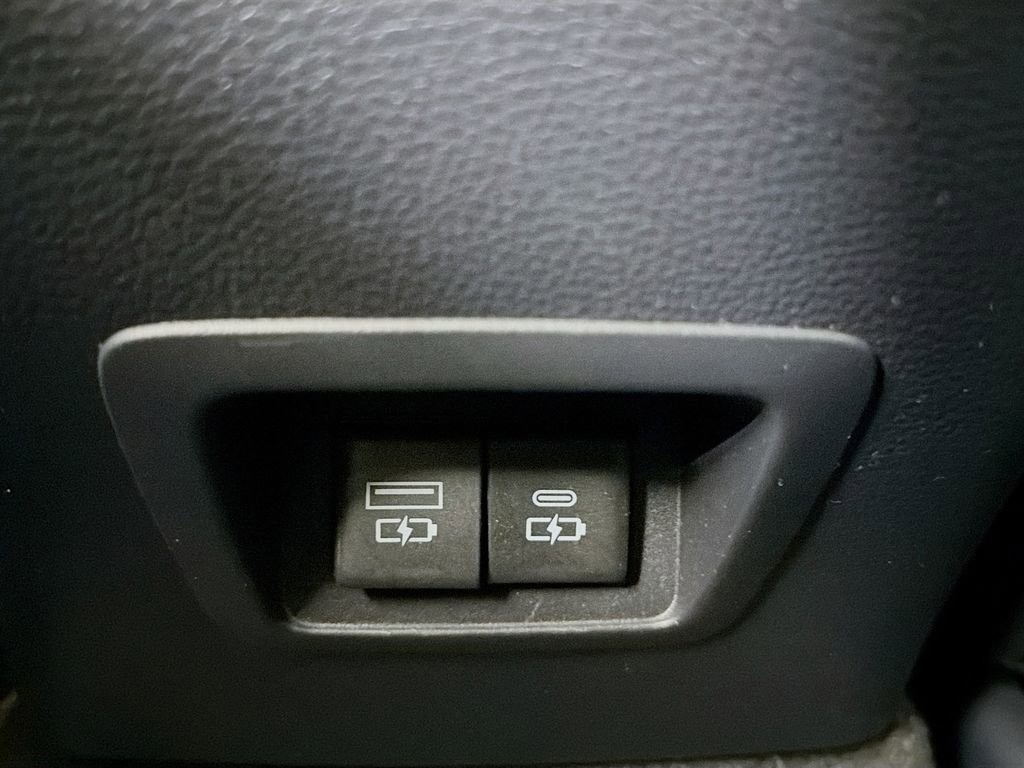 Used 2022 Toyota Corolla Cross XLE image 28