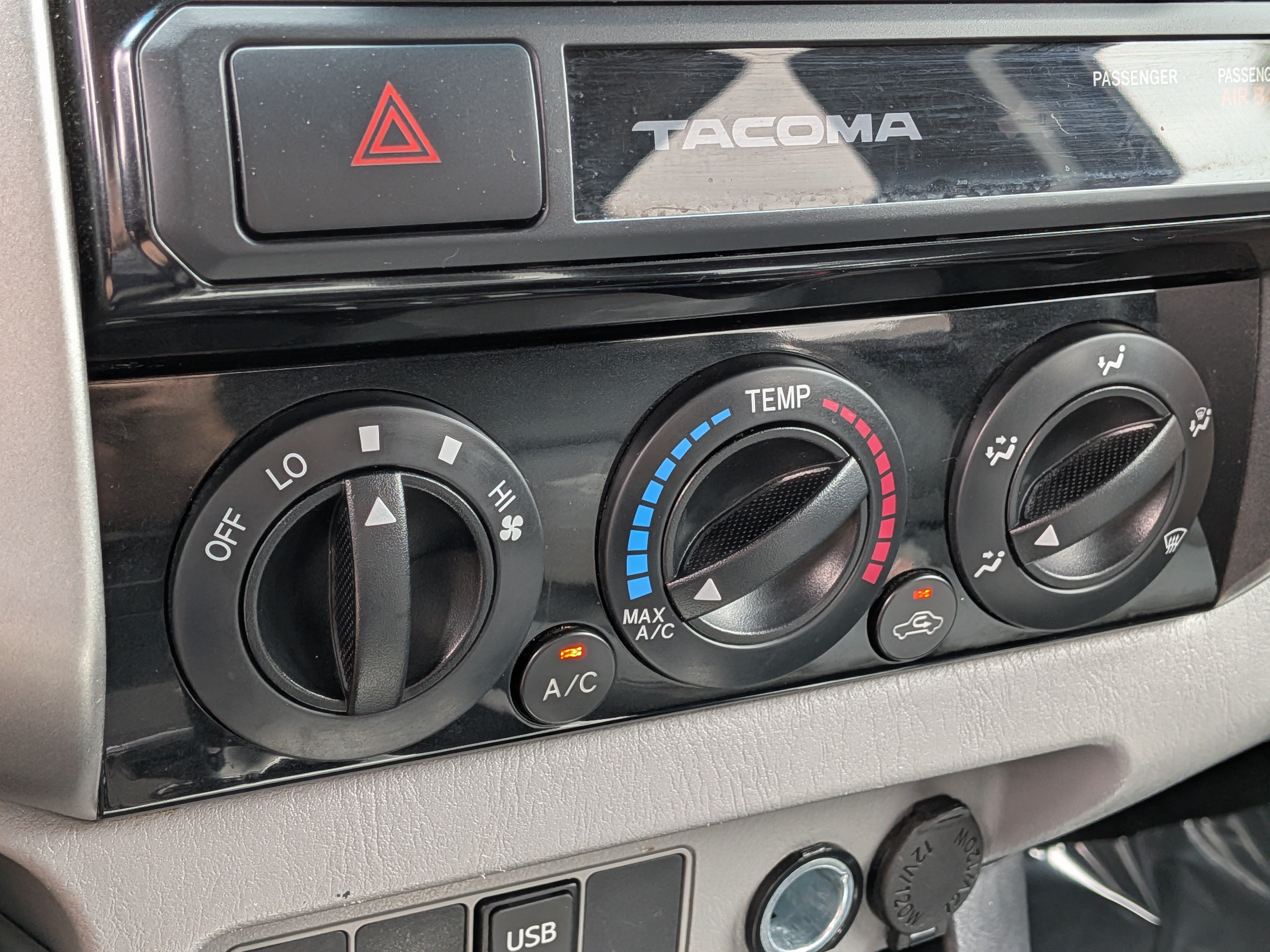 Used 2015 Toyota Tacoma PreRunner w/ SR5 Package RWD image 29