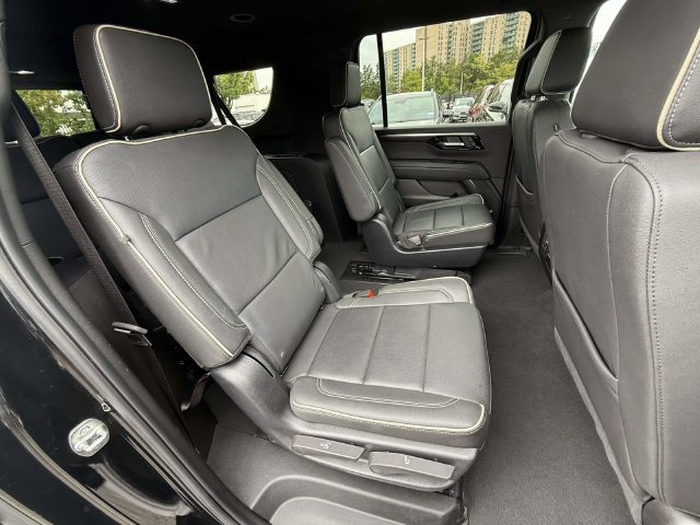 Used 2025 Chevrolet Suburban Premier AWD/4WD image 9