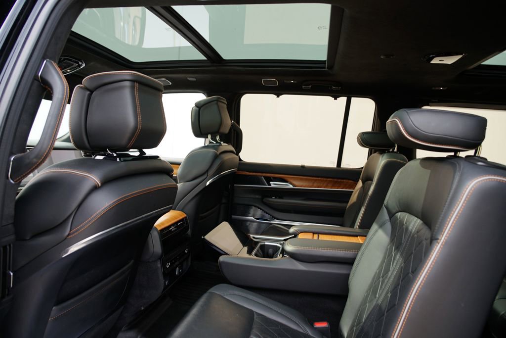 Used 2022 Jeep Grand Wagoneer Series III image 19