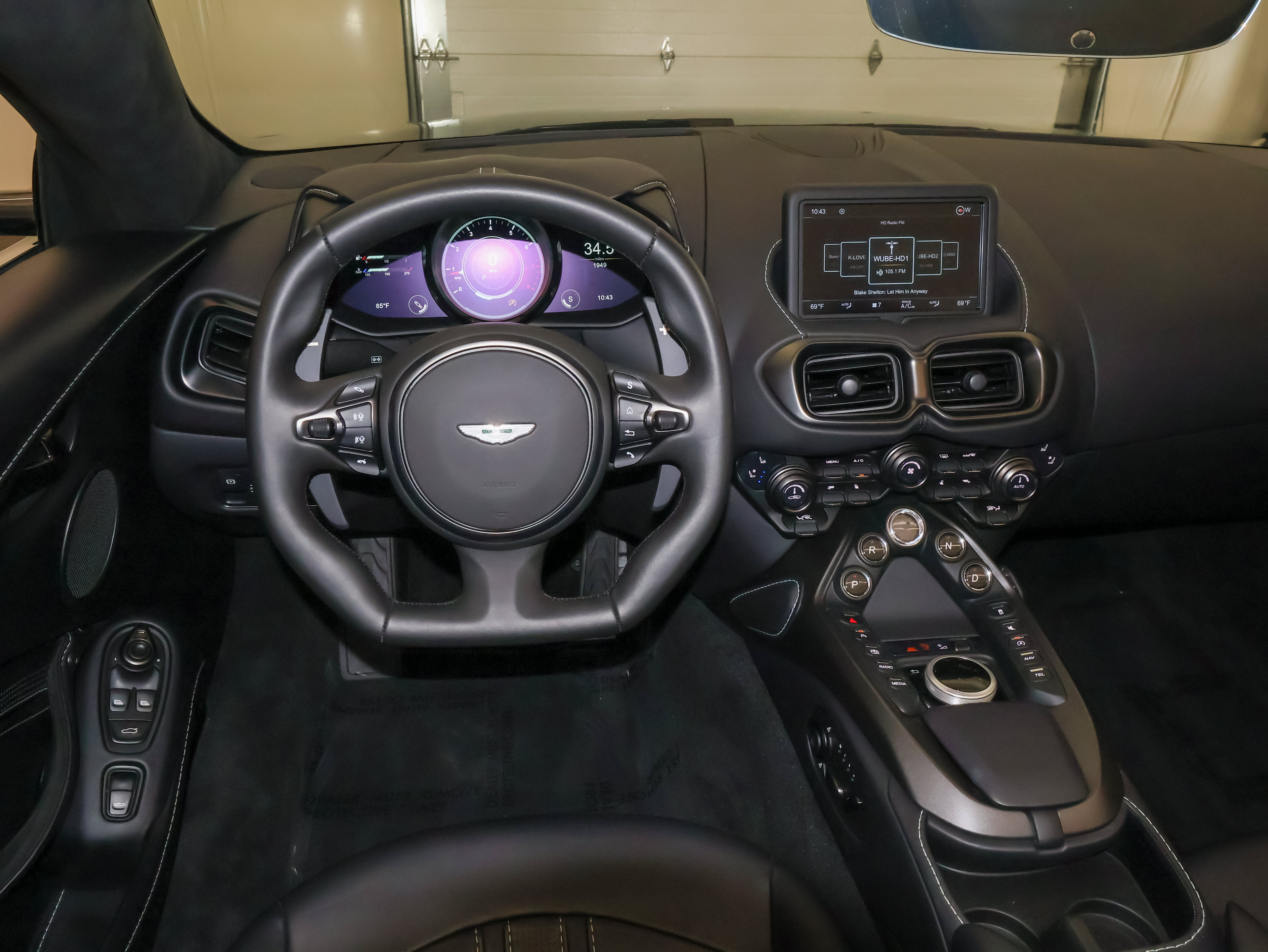 Used 2023 Aston Martin V8 Vantage Roadster RWD image 21