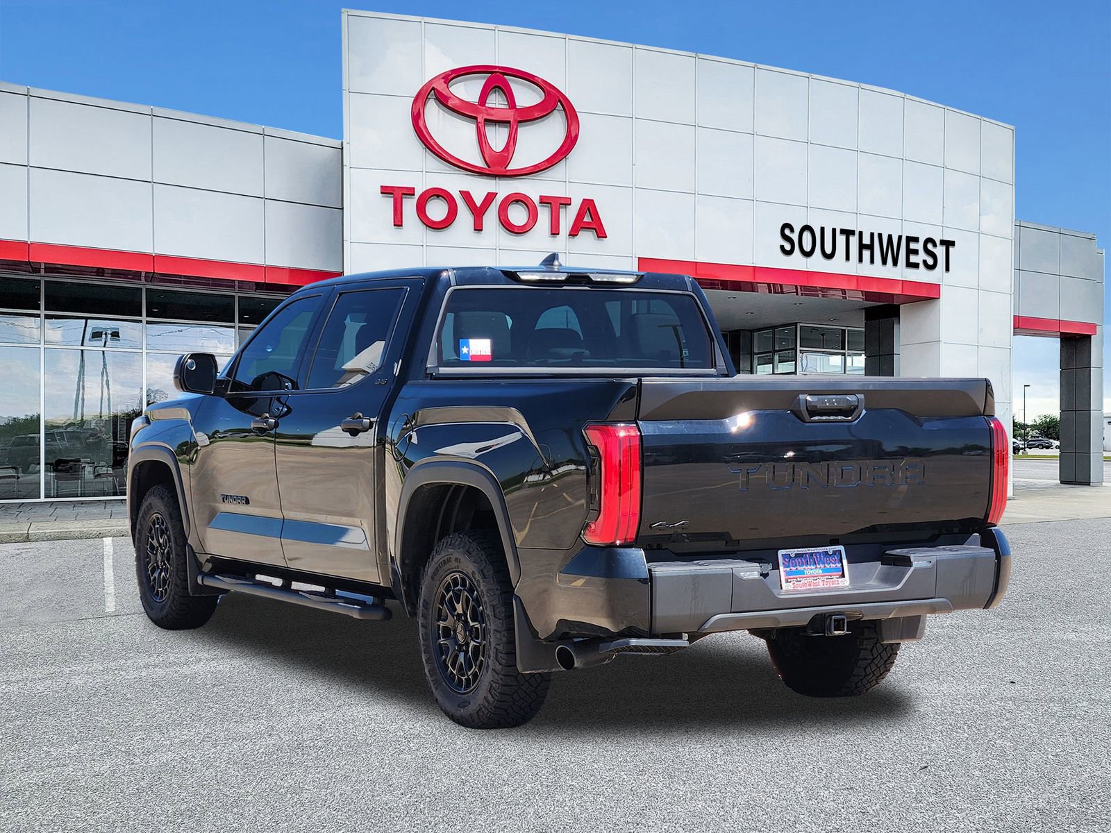 Used 2025 Toyota Tundra SR5 AWD/4WD image 4