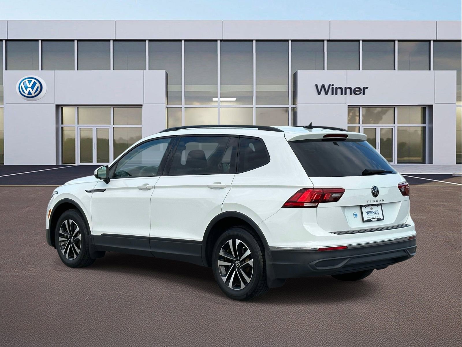Used 2023 Volkswagen Tiguan S FWD image 3