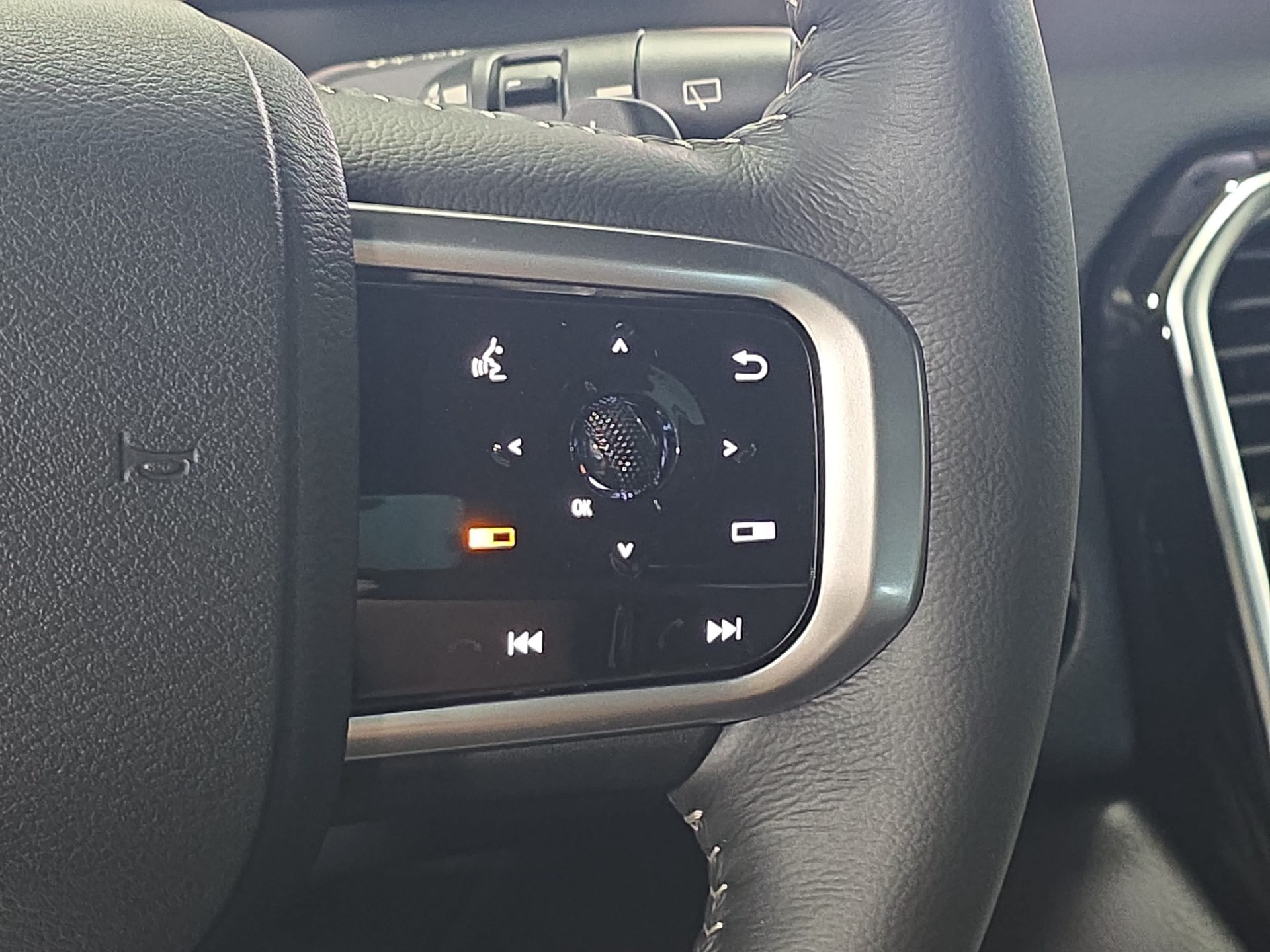 New 2026 Nissan Armada SL w/ Captain's Chari Seat Package AWD/4WD image 18