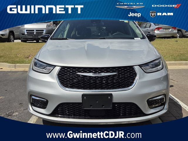 Used 2024 Chrysler Pacifica Touring-L