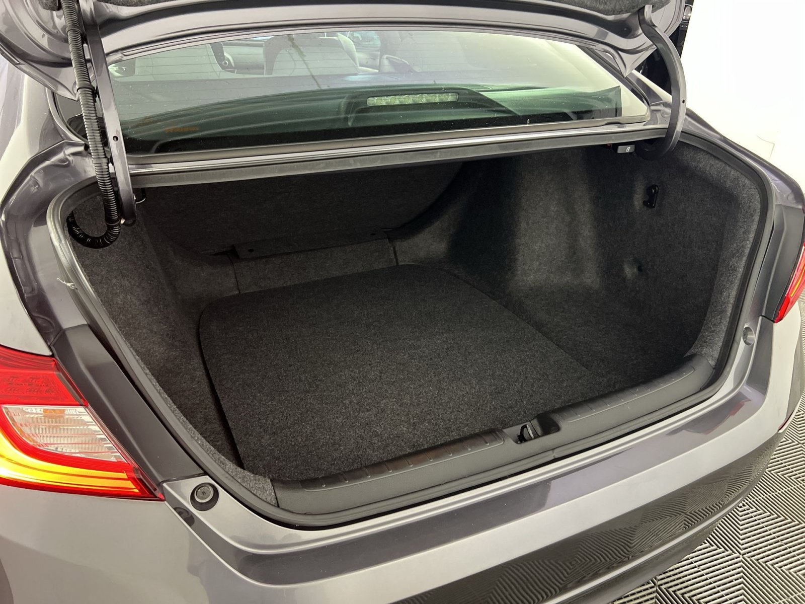 Used 2019 Honda Accord LX image 27