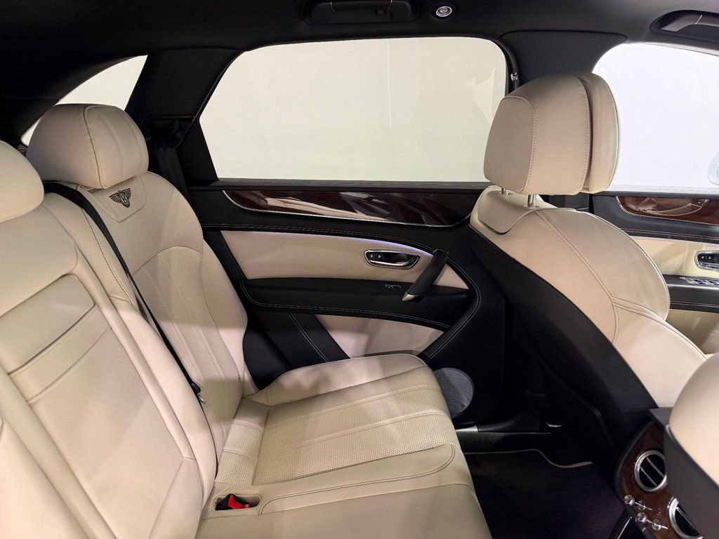 Used 2018 Bentley Bentayga Mulliner AWD/4WD image 40