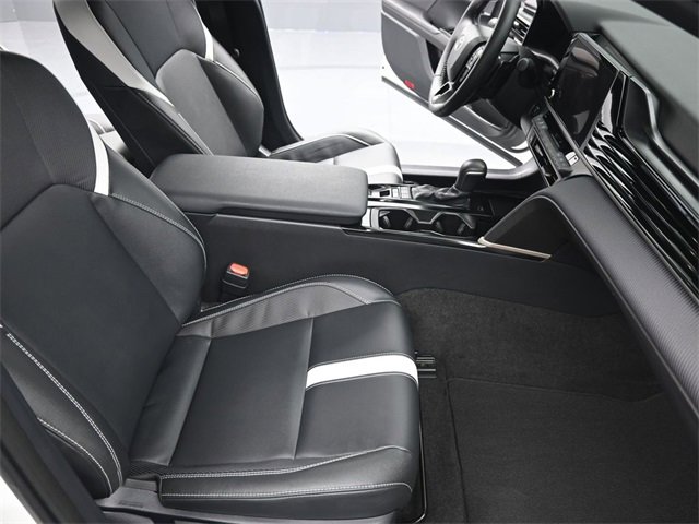 Used 2025 Toyota Camry SE w/ Convenience Package image 27