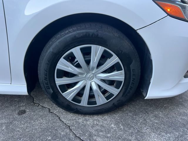 Used 2018 Toyota Camry L image 31