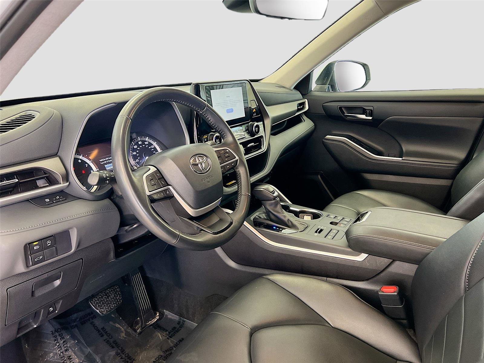 Used 2024 Toyota Highlander XLE image 19