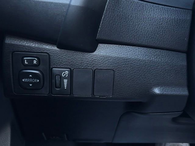 Used 2017 Toyota Corolla L image 36