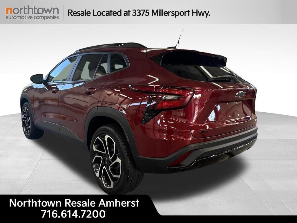Used 2024 Chevrolet Trax RS FWD image 3