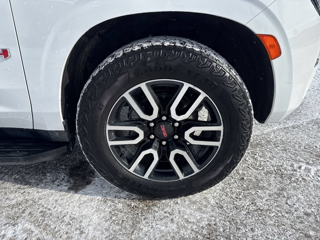 Used 2024 GMC Yukon AT4 AWD/4WD image 15